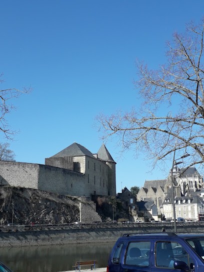 May'Vet Clinique Vétérinaire, Clinique Vétérinaire à Mayenne